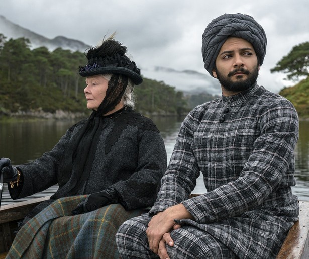 Judi Dench schittert als koningin op leeftijd in Victoria & Abdul