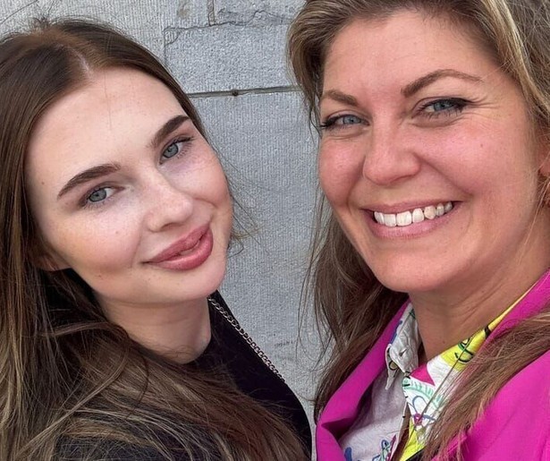 Pauline Wingelaar helpt de 19-jarige Esmee in Vier Handen op één Buik