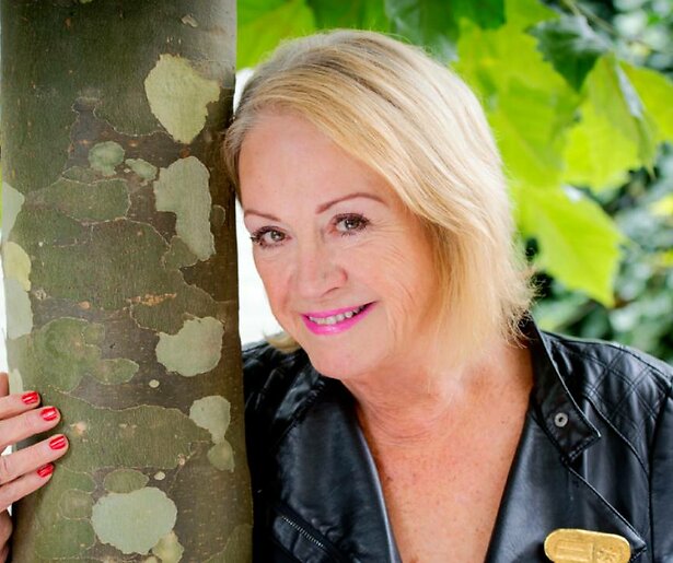 Oud-presentatrice Viola Holt (76) overleden