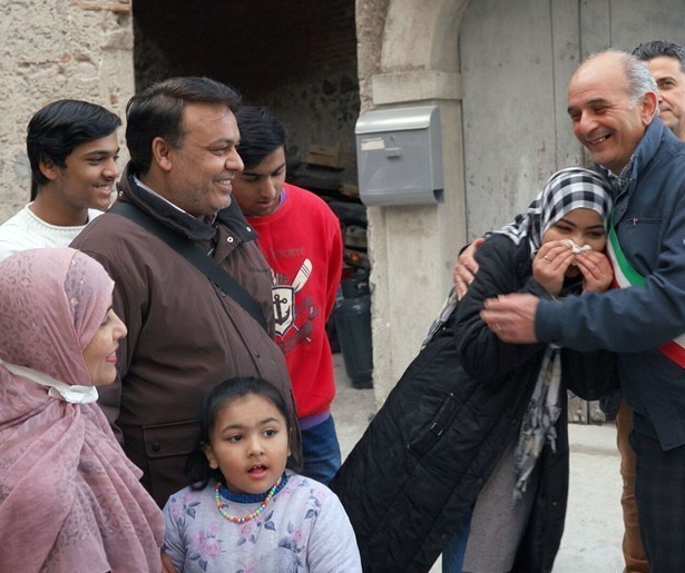 Vuist omhoog voor vluchtelingen in slotaflevering Viva l'Umanità!