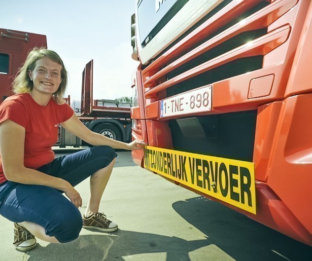 Een kijkje in de wagen van Vlaamse Meiden die Rijden