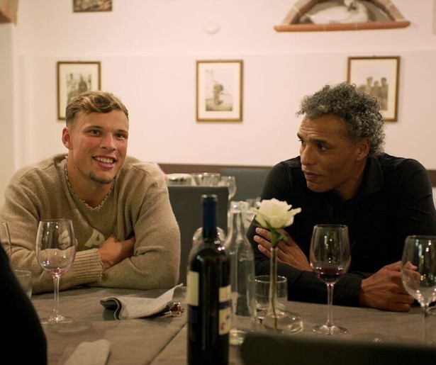 Pierre en Sydney van Hooijdonk centraal in eerste aflevering Voetbalsporen