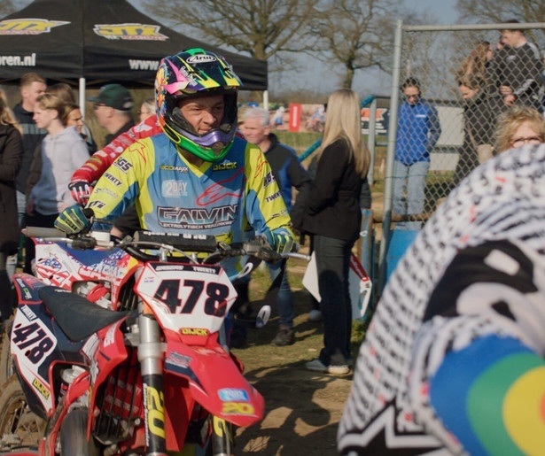 Verhorevoorts strijden om de familietitel in laatste aflevering Vol Gas door de Modder