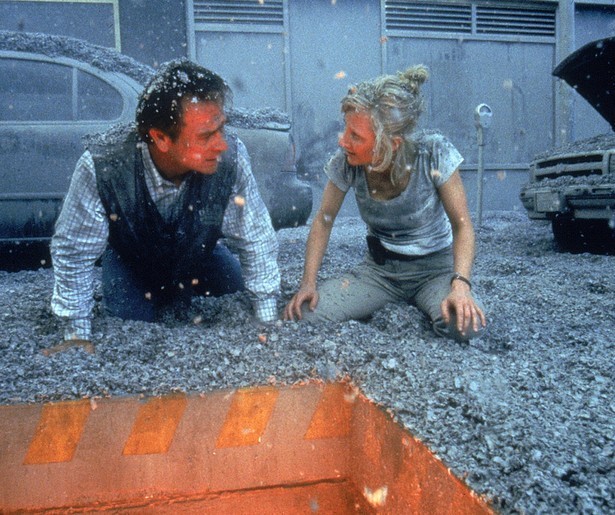 Tommy Lee Jones en Don Cheadle moeten de wereld redden van een vulkaanuitbarsting in Volcano