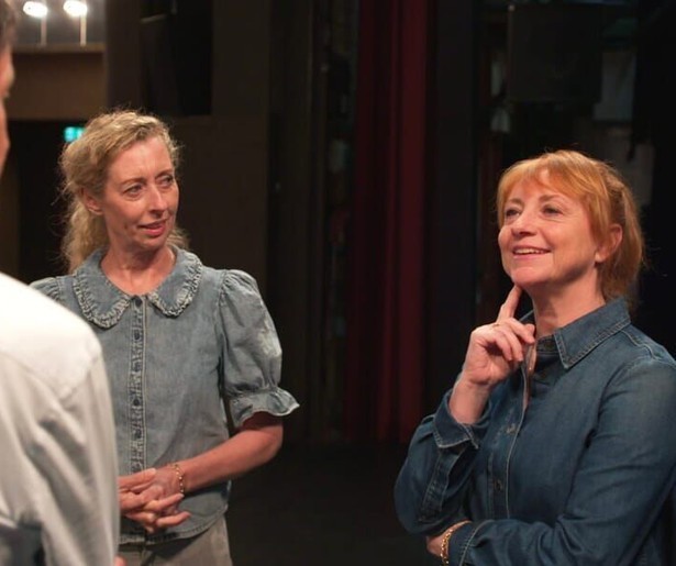 Cornald Maas duikt in Volle Zalen in het leven van Plien van Bennekom en Bianca Krijgsman