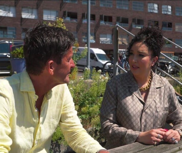 Soundos El Ahmadi praat met Cornald Maas over haar haat-liefdeverhouding met Nederland