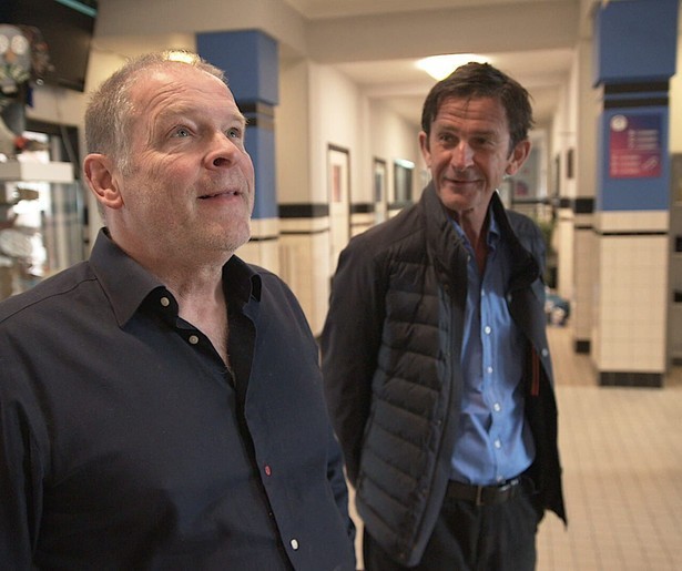 Cornald Maas gaat in gesprek met Erik van Muiswinkel in de start van Volle Zalen