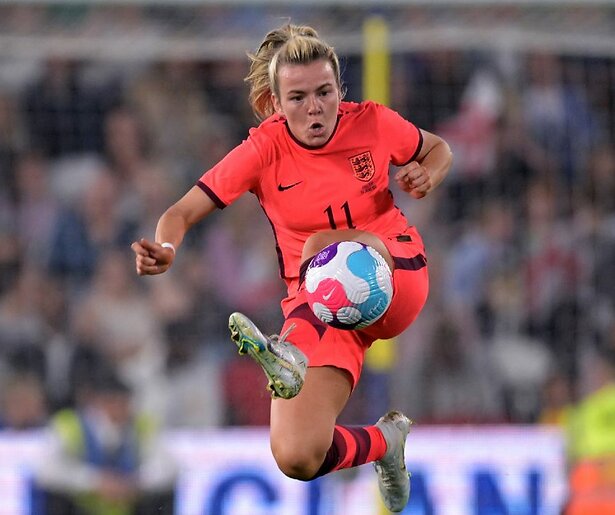 Engeland en Oostenrijk trappen het EK vrouwenvoetbal af