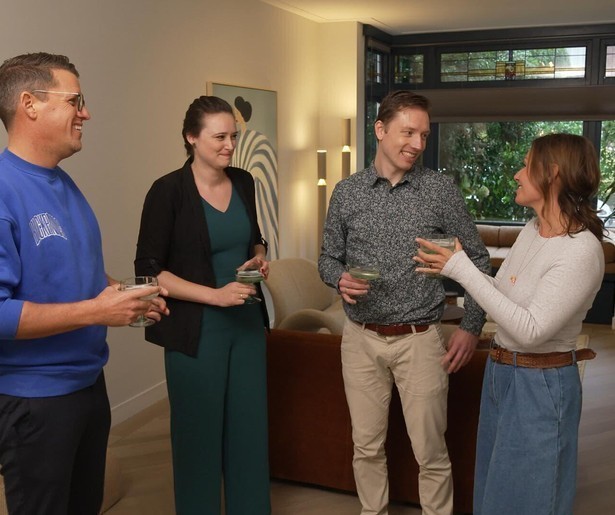 Kees Tol en zijn team helpen bij een studentikoze inrichting in VTwonen Weer Verliefd op je Huis