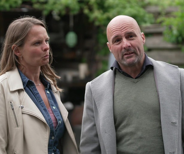 Kees Tol helpt René en Denise een handje in VTwonen Weer Verliefd op je Huis