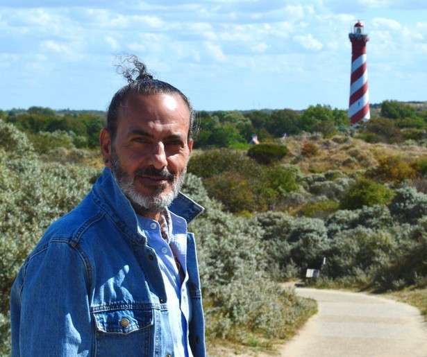 Kefah Allush brengt een bezoekje aan het Zeeuwse Burgh-Haamstede in Vuurtorenverhalen