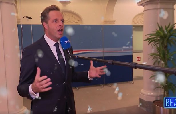 Videosnack: Hugo de Jonge zingt White Christmas