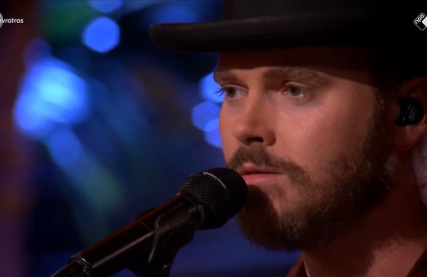 Videosnack: Wulf zingt Miss Montreal in De Beste Zangers