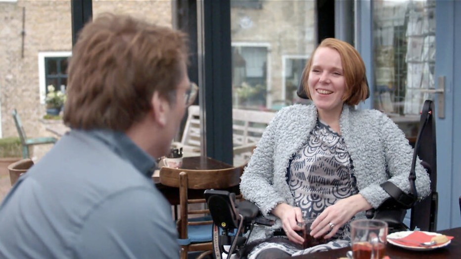 Robot trekt Nynkes jas aan en uit