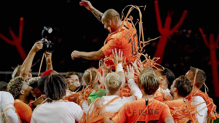 De TV van gisteren: 1,8 miljoen zien afscheid Wesley Sneijder De TV van gisteren: 1,8 miljoen zien afscheid Wesley Sneijder