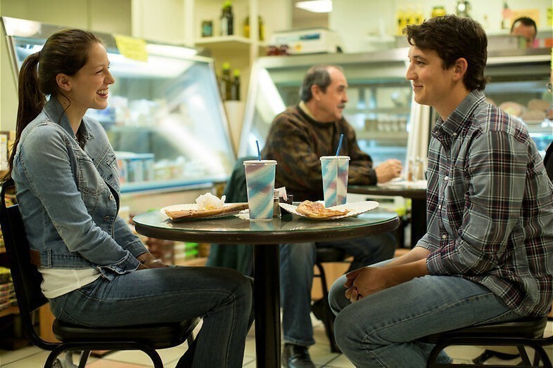 Miles Teller slaat de blaren op zijn handen Miles Teller slaat de blaren op zijn handen