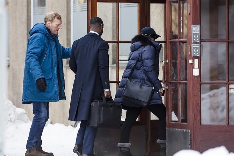 Een lijk tussen de kerstbomen