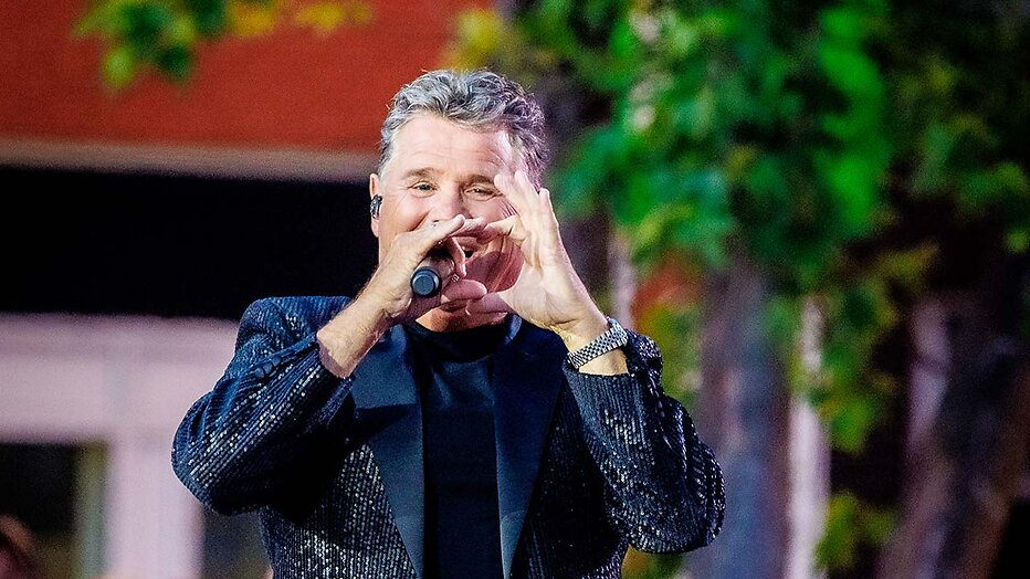 Wolter Kroes tijdens Muziekfeest op het Plein Wolter Kroes tijdens Muziekfeest op het Plein