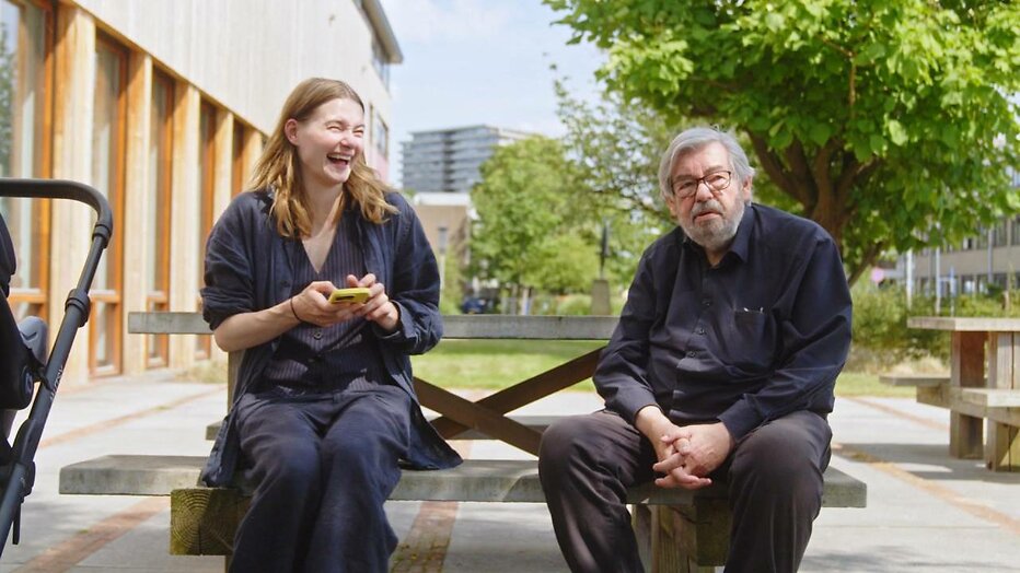Emma Wortelboer en Maarten van Rossem samen in hun programma.
