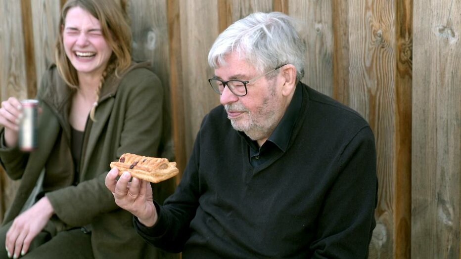 Emma Wortelboer en Maarten van Rossem in het programma Wortelboer en Van Rossem.