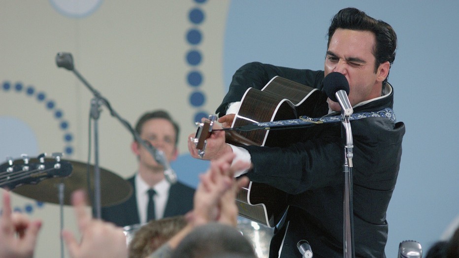 Joaquin Phoenix als Johnny Cash in Walk the Line Joaquin Phoenix als Johnny Cash in Walk the Line