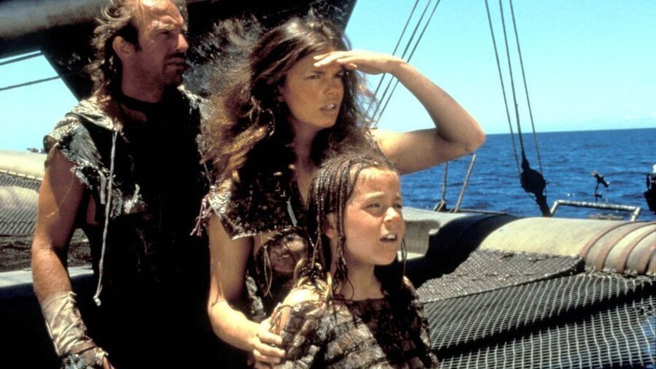 Kevin Costner, Tina Majorino en Jeanne Tripplehorn in Waterworld