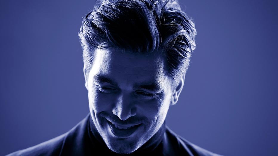 Waylon lanceert videoclip vol motoren en slangen bij Songfestivalnummer Outlaw In ‘Em