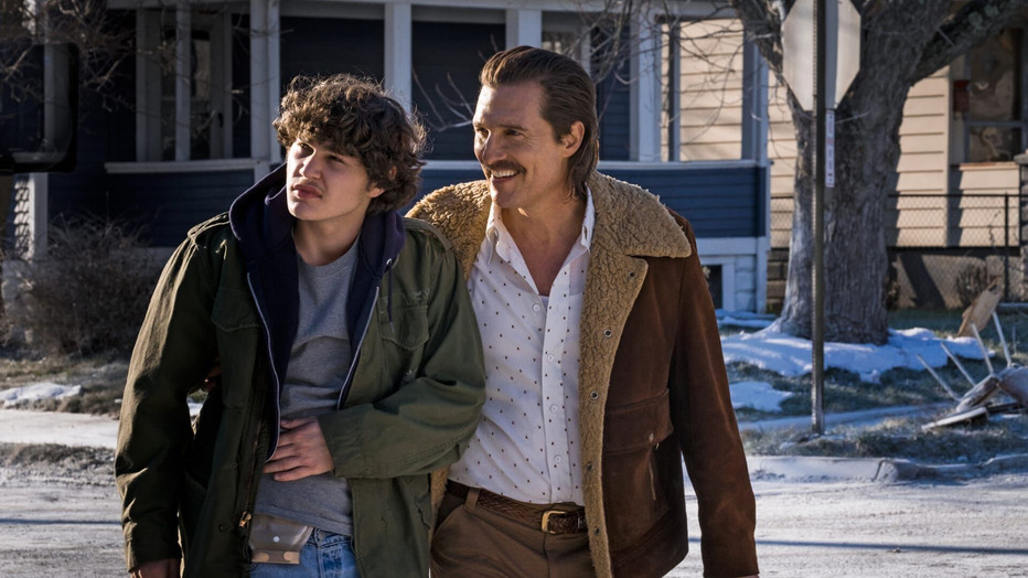 Richie Merritt en Matthew McConaughey in White Boy Rick