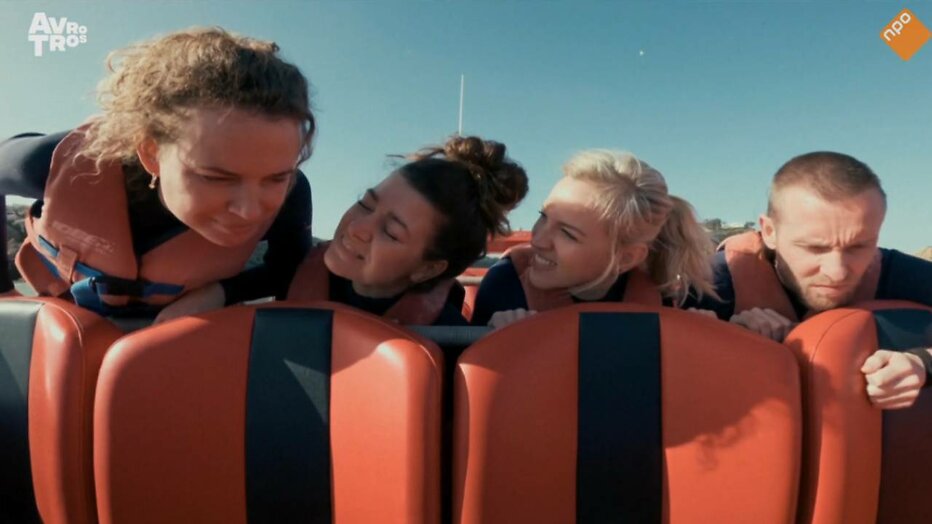 De laatste vier kandidaten van Wie is De Mol? doen een opdracht.