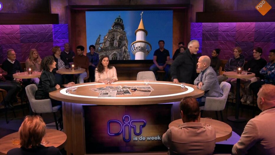 Wierd Duk vertrekt van tafel.