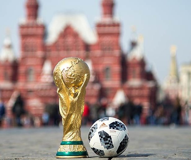 De aftrap van het WK voetbal met Robbie Williams en Rusland tegen Saoudi-Arabië