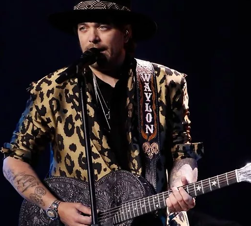 Waylon betreedt even na 21.30 uur Songfestival podium