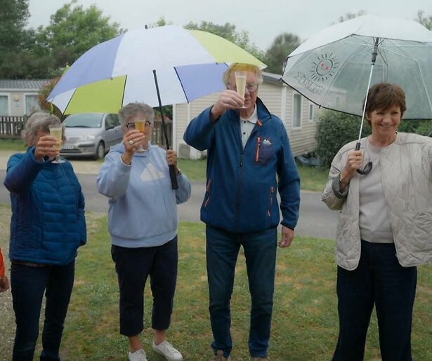 We Zijn Er Bijna! is terug en kijkers zijn enthousiast