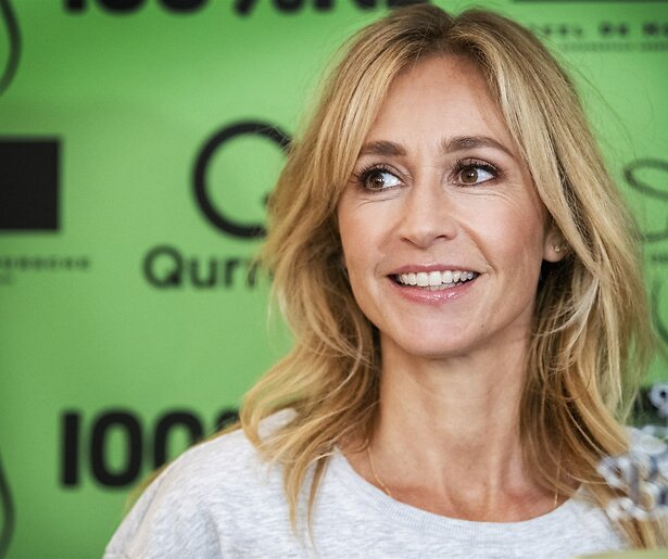 Wendy van Dijk legt tv-werk neer wegens zeldzame ziekte dochter