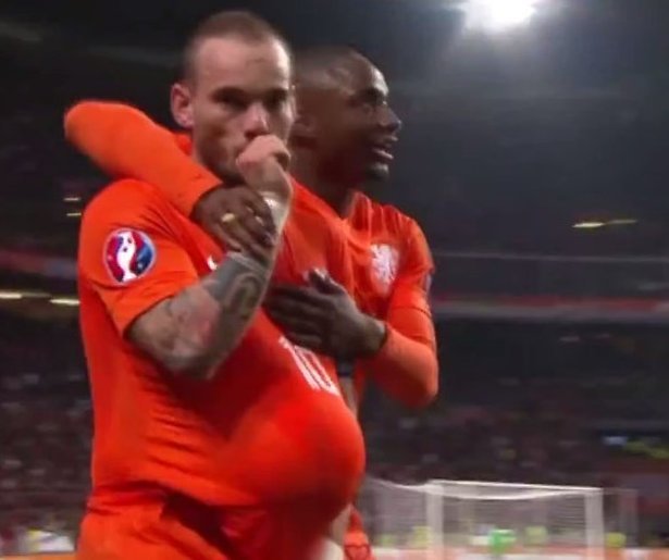 Mart Smeets noemt actie Wesley Sneijder 'bespottelijk'