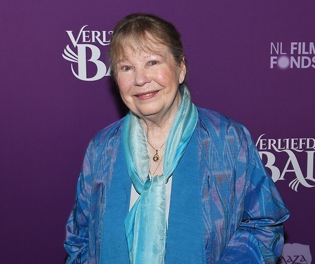 Publiek kan Wieteke van Dort laatste groet komen brengen en bloemen sturen