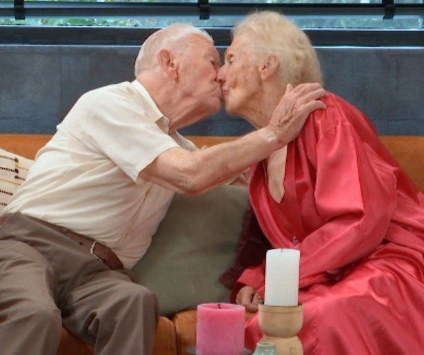 Wim (93) en Willy (91) bespreken seksleven in Lang Leve de Liefde