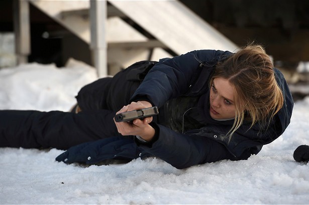 Jeremy Renner helpt Elizabeth Olsen een handje