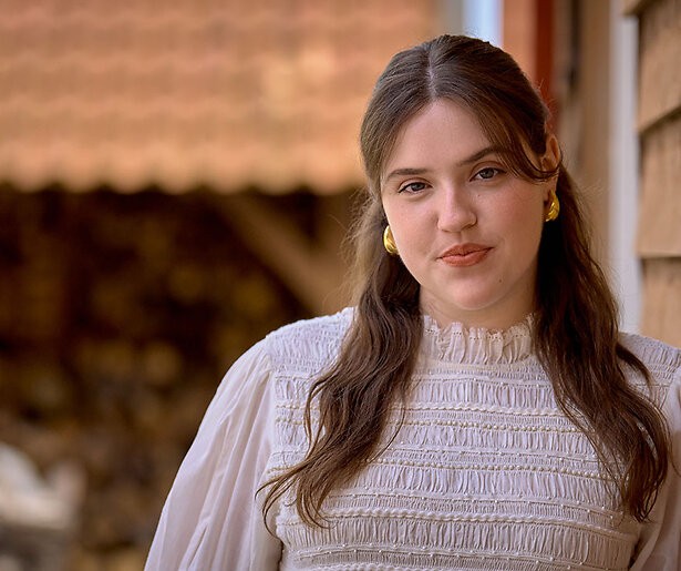 Aimee Weber loopt met een geheim rond in Woeste Grond