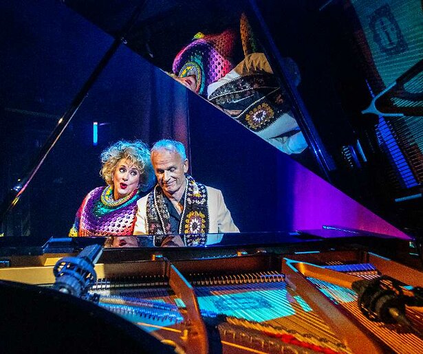 Omroep MAX zendt theatershow van Karin Bloemen en Cor Bakker uit