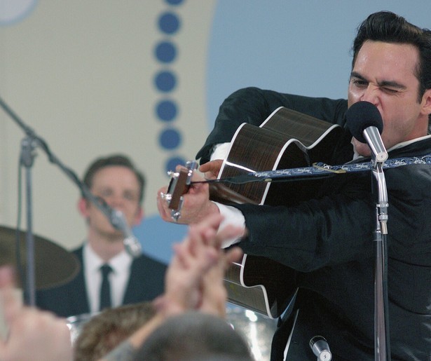 Joaquin Phoenix ís Johnny Cash in biografie Walk the Line