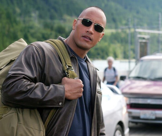 Van rust komt helemaal niets voor Dwayne Johnson in Walking Tall