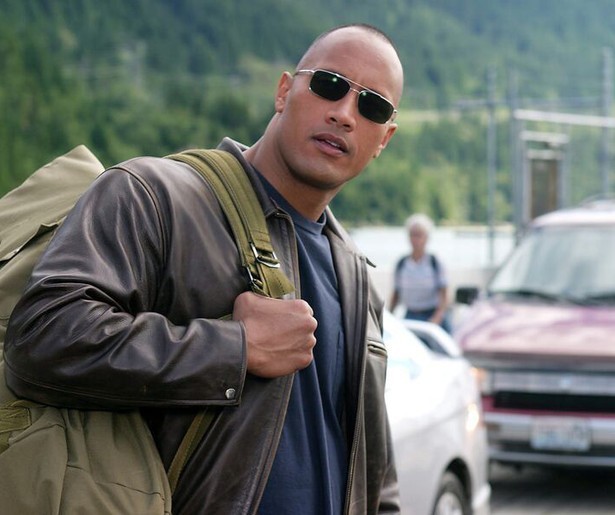 Dwayne Johnson kan duidelijk zijn rust nog niet vinden in Walking Tall