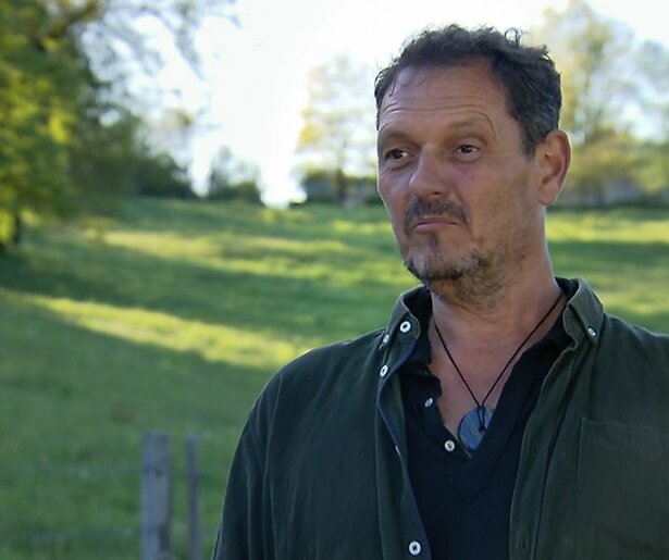 Walter verwelkomt zijn derde logé in B&B Vol Liefde