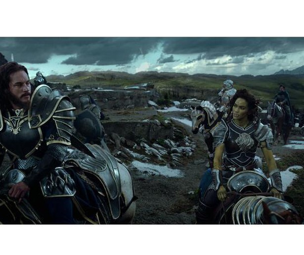 Travis Fimmel vecht tegen orcs