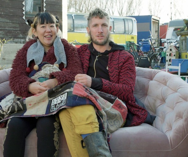 Tien stellen gooien het roer om in Wat Een Stel