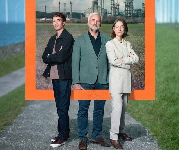 Jeroen Smit, Daphné Dupont-Nivet en Jan van Poppel zijn terug met Wat Houdt Ons Tegen? op NPO 2