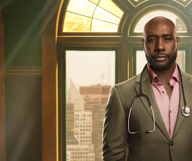 Morris Chestnut staat weer eens voor een raadsel in Watson