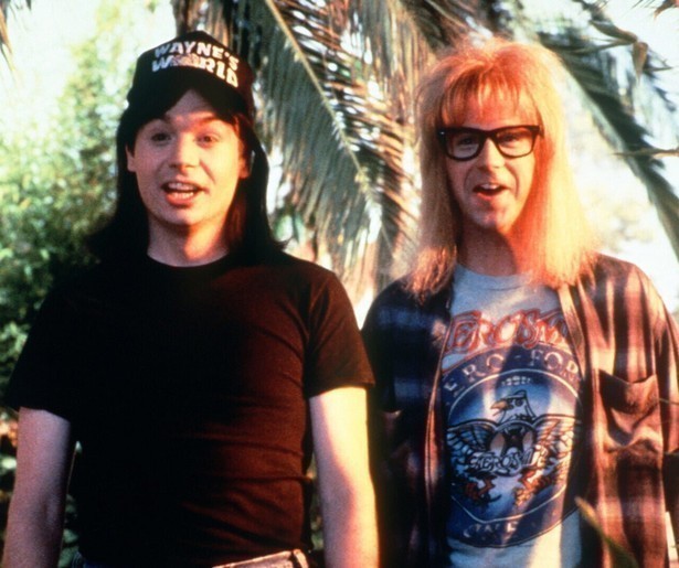 Mike Meyers presenteert in Wayne's World een show vanuit zijn kelder 