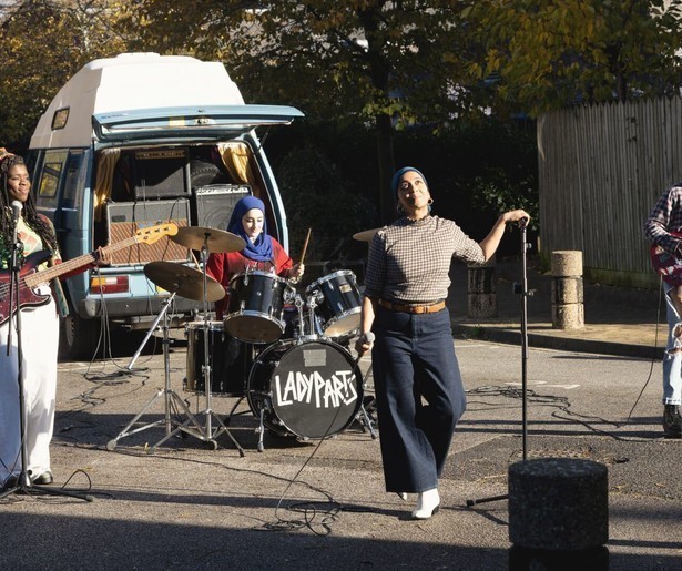 Muzikaal meningsverschil in de slotaflevering van We Are Lady Parts